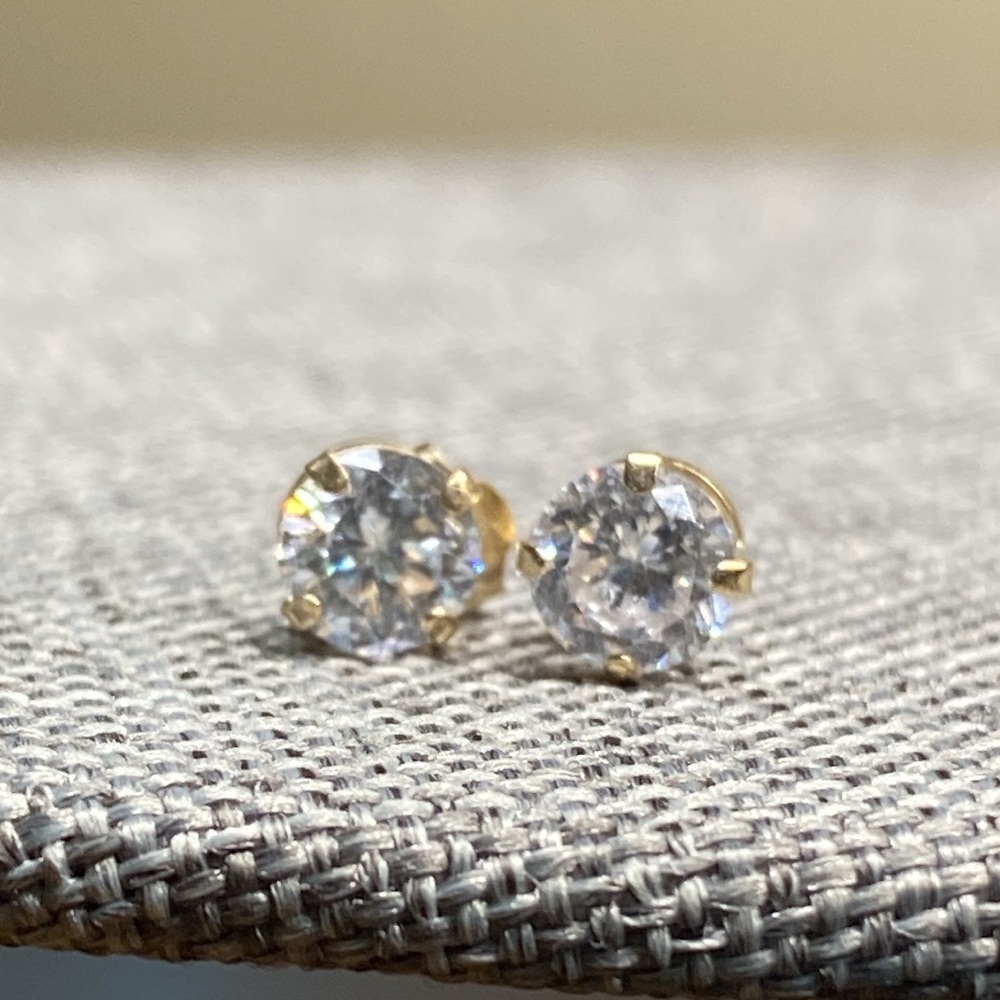10k Solid Gold CZ Stud Earrings ✨